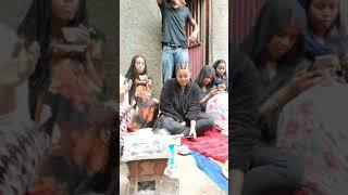 ኑ ተመረቁ አለች  ምንድነዉ እደዚህ አዱሩስ ማጨስ????ሀዘን እና ደስታ ባንድ ማሳለፍ ያለዉ ጉዳት #እነለምለምስ ከልባቸዉ አዝነዉ ይሆን ባዬሁት ነገር ተገረም