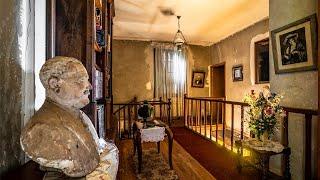 Russian Family's Mansion Left Abandoned - Found Strange Bust