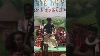 እጅ በአፍ የሚያስጭን እስክስታ Beautiful Amhara culture #483